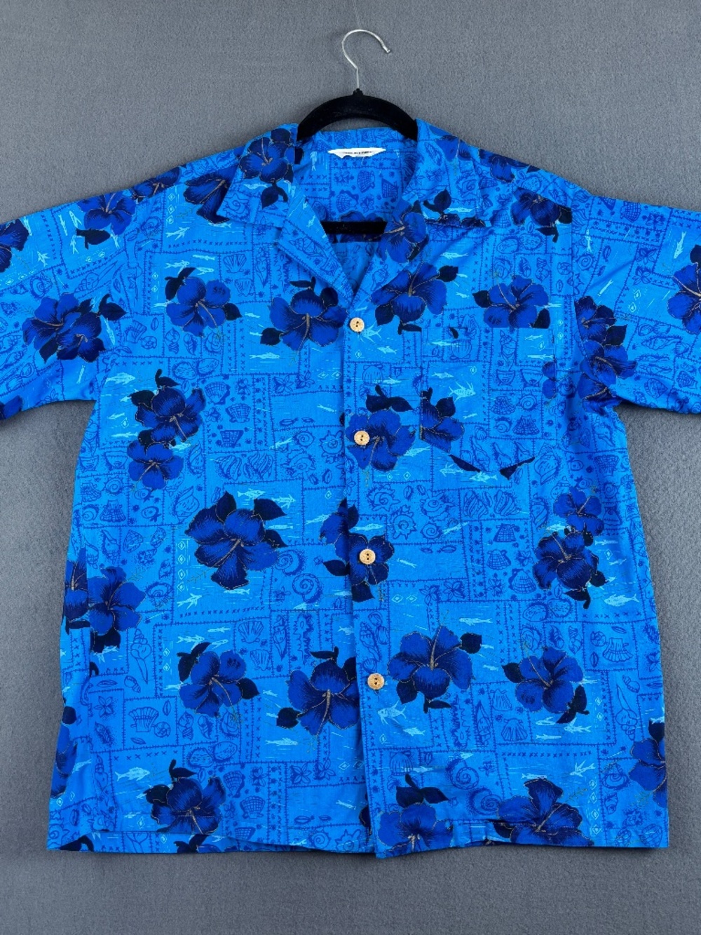 Made In Hawaii Short Sleeve Floral Button Front Hawaiian Shirt Size S?